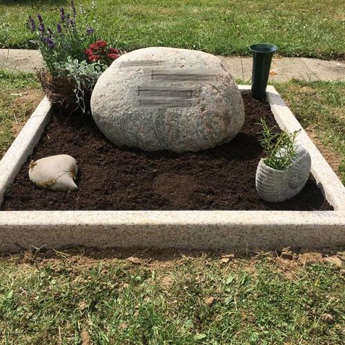 Grabmale und Grabsteine